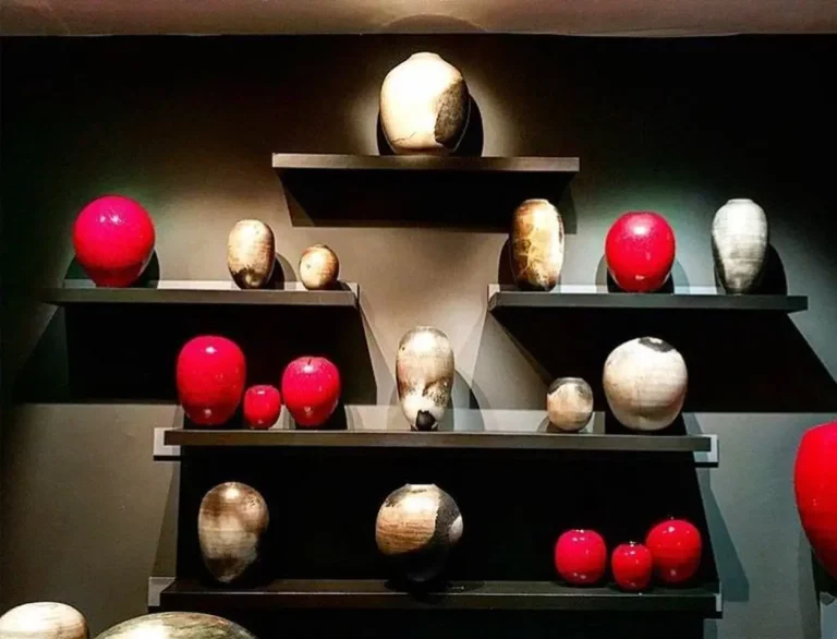 exposition poterie d'art, Octobre 2018, Berkeley Square, Mayfair, Londres, sobriété des lignes et intensité des matières,