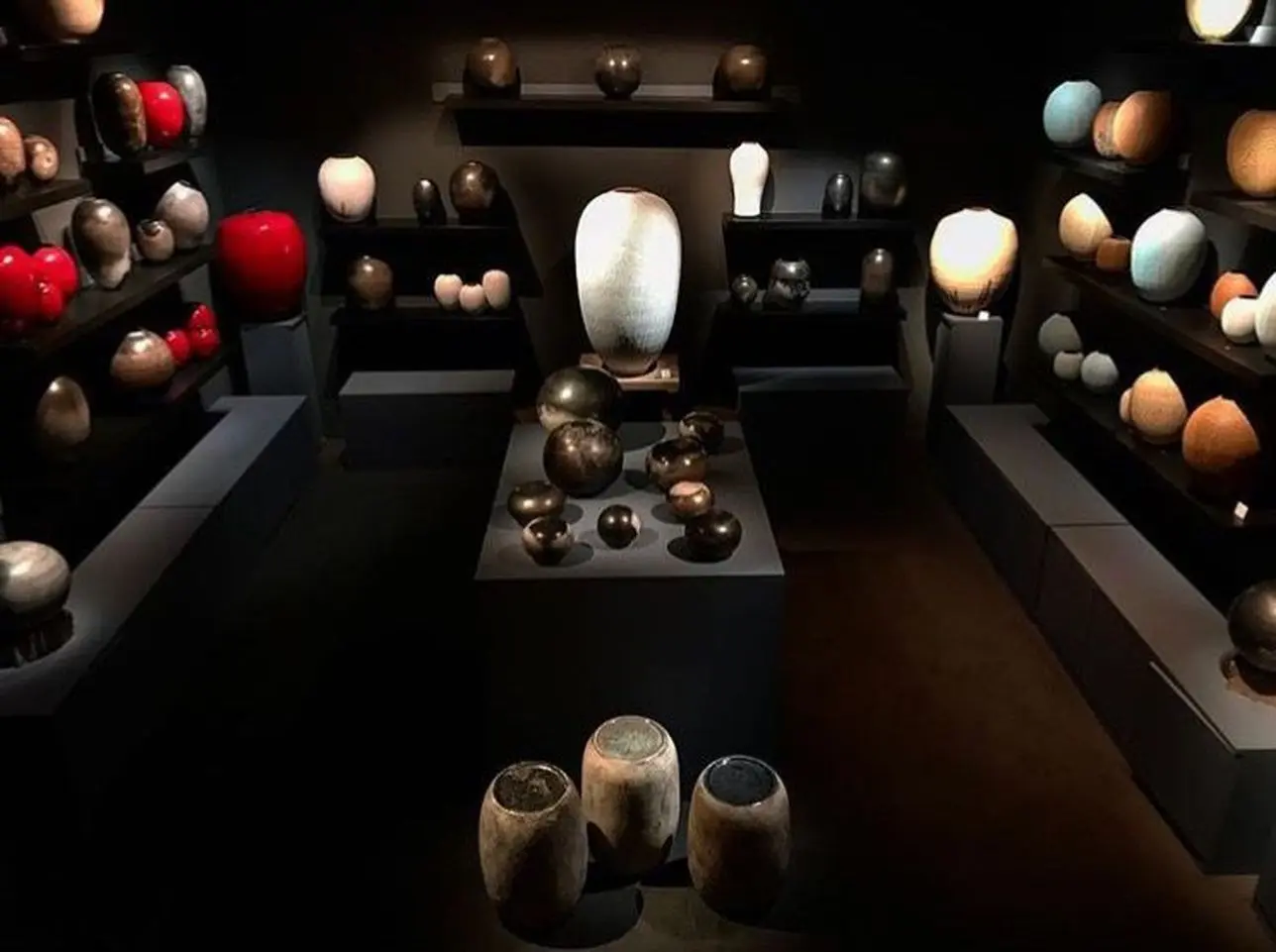 exposition poterie contemporaine, Octobre 2018, Berkeley Square, Mayfair, Londres, un dialogue entre tradition et modernité.