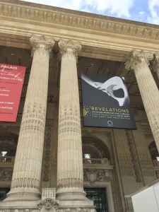 exposition contemporaine, Septembre 2015, Grand Palais, Paris, Salon revelations, Vase céramique haut, porcelaine tournée main, céramique artisanale Paris, objet design contemporain, décoration intérieure luxe, inspiration urushi, pièce unique en grès, design luxe.