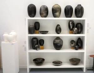 exposition contemporaine, Septembre 2015, Grand Palais, Paris, Salon revelations, Vase céramique style vintage, grès tourné main, céramique artisanale Paris, poterie contemporaine, vase haut en porcelaine, objet de décoration, inspiration japonaise, design luxe.