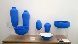 exposition poterie, Septembre 2015, Grand Palais, Paris, exposition revelations, Vase en grès, la couleur bleue, l'émail mate, réalisé à Paris uniquement, pour le monde du luxe
