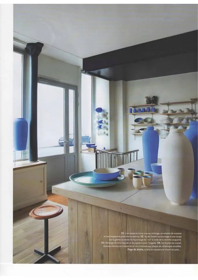 Presse céramique contemporaine à Paris, la ceramist Karen Swami façonne des pièces uniques, faites main, entre tradition et design, une création parisienne entre grès, pigments et formes épurées, révélée dans Côté Paris en 2015