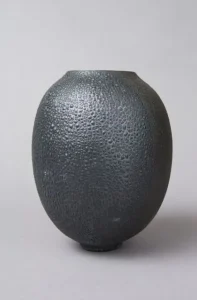 Ceramics exhibition, GALERIE ZEUXIS, 2018 Paris, Artisan ceramic ornament, crafted in a French studio, perfect for refined and serene home decoration.