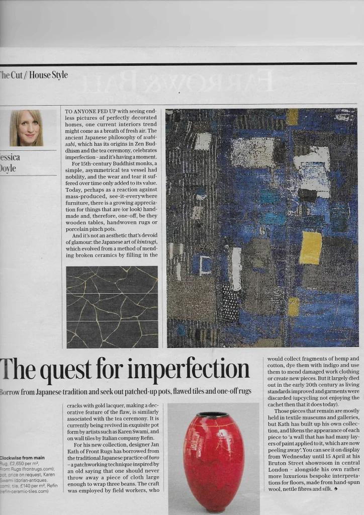 presse céramique d'art, vase rouge vermillon signé par la céramiste karen swami, fait main à paris, inspiré par le kintsugi, illustrant l’esthétique wabi-sabi, la quête de l’imperfection sublimée